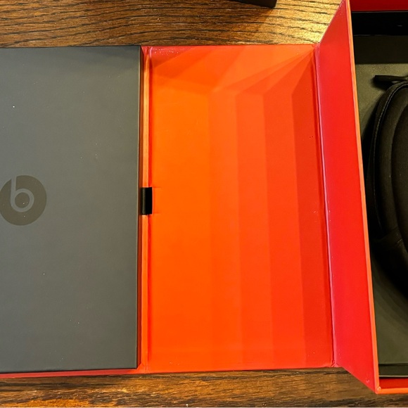 Beats Solo HD by Dr. Dre headphones - Picture 8 of 9